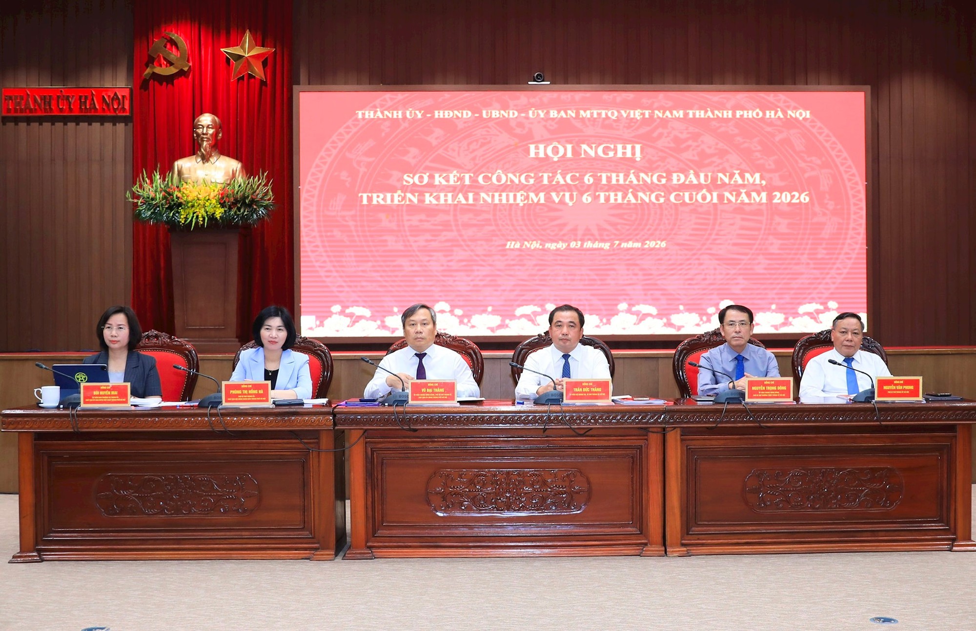 Thành ủy Hà Nội: Quyết tâm hoàn thành mục tiêu năm 2026, tạo nền tảng cho tăng trưởng hai con số trong giai đoạn tiếp theo