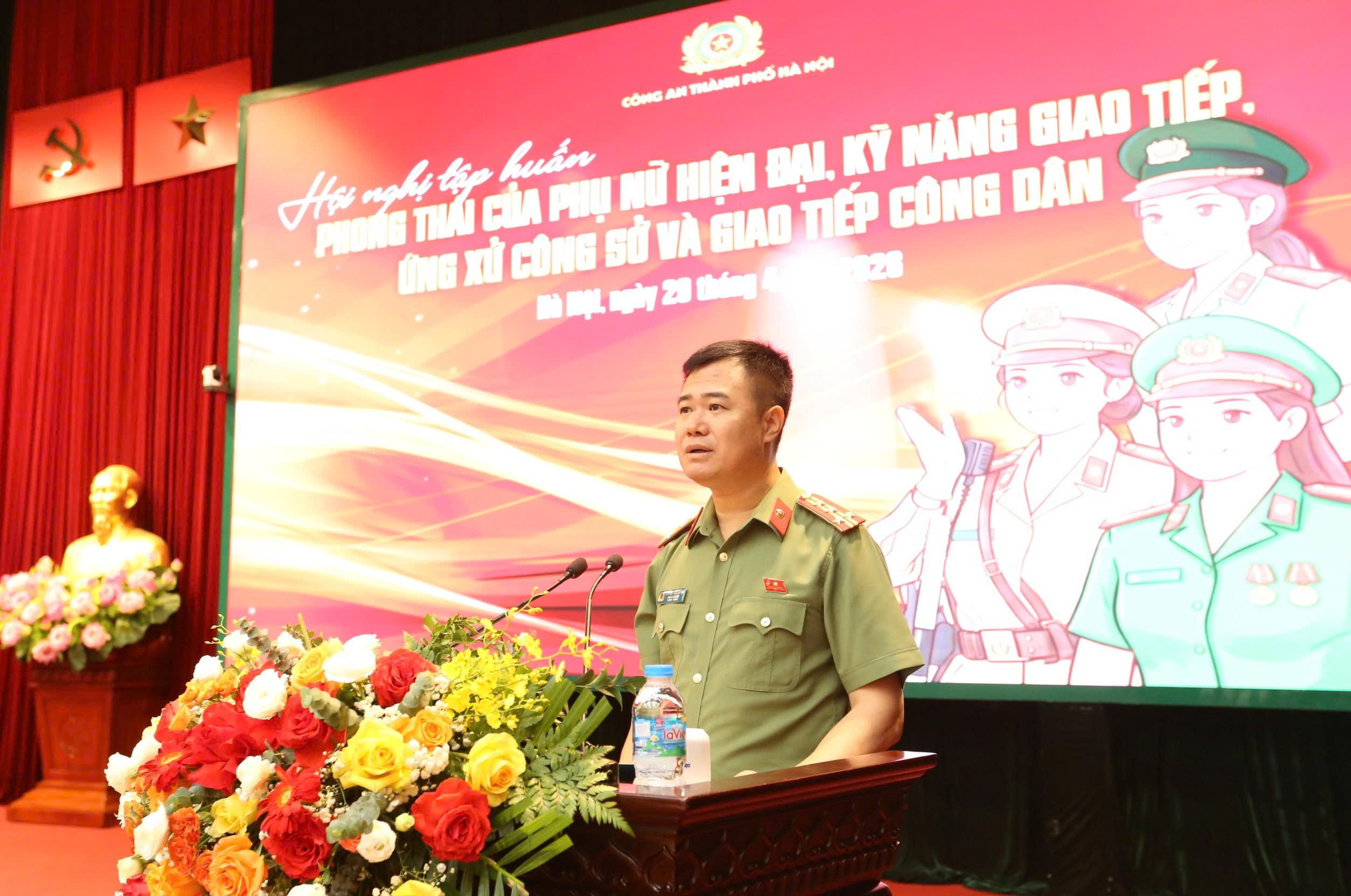 Hà Nội: Nâng tầm phong thái, kỹ năng ứng xử của nữ cán bộ Công an Thủ đô