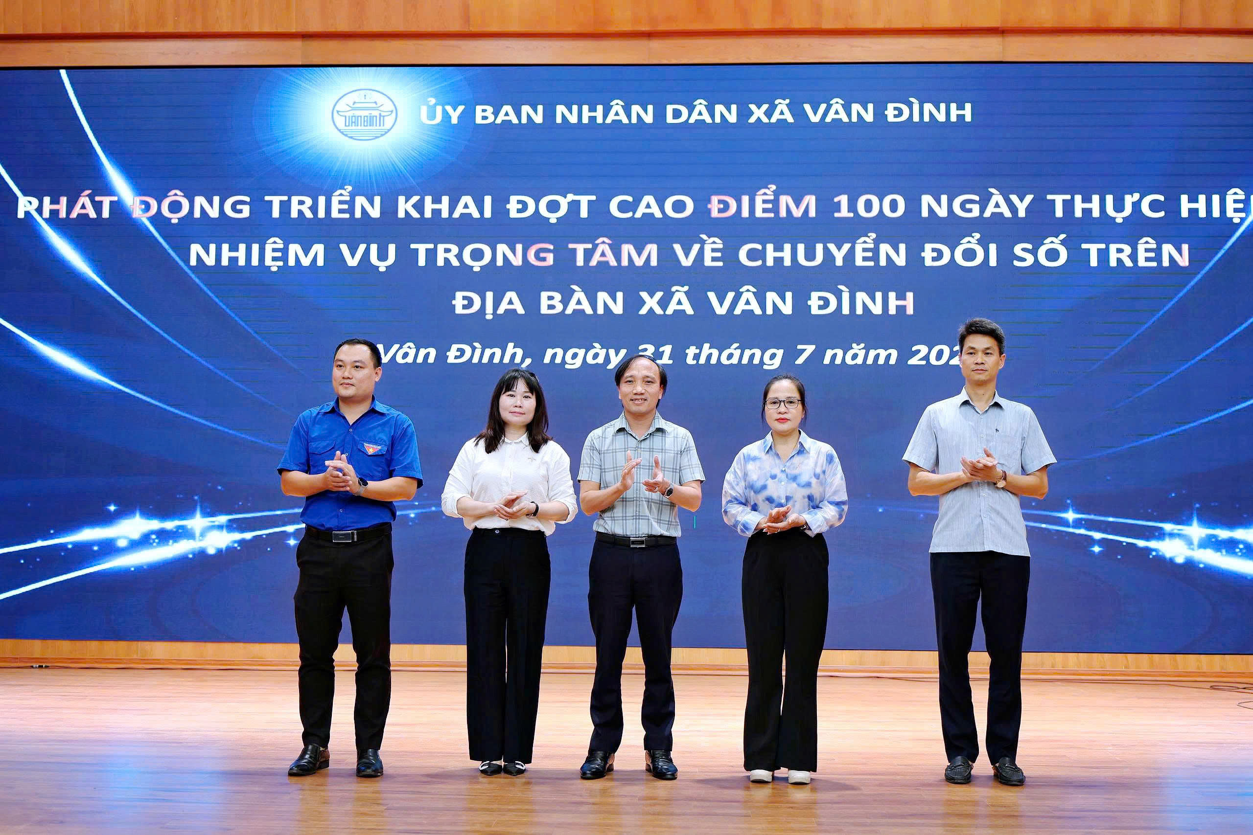 Xã Vân Đình quyết tâm thực hiện thắng lợi đợt cao điểm 100 ngày về chuyển đổi số
