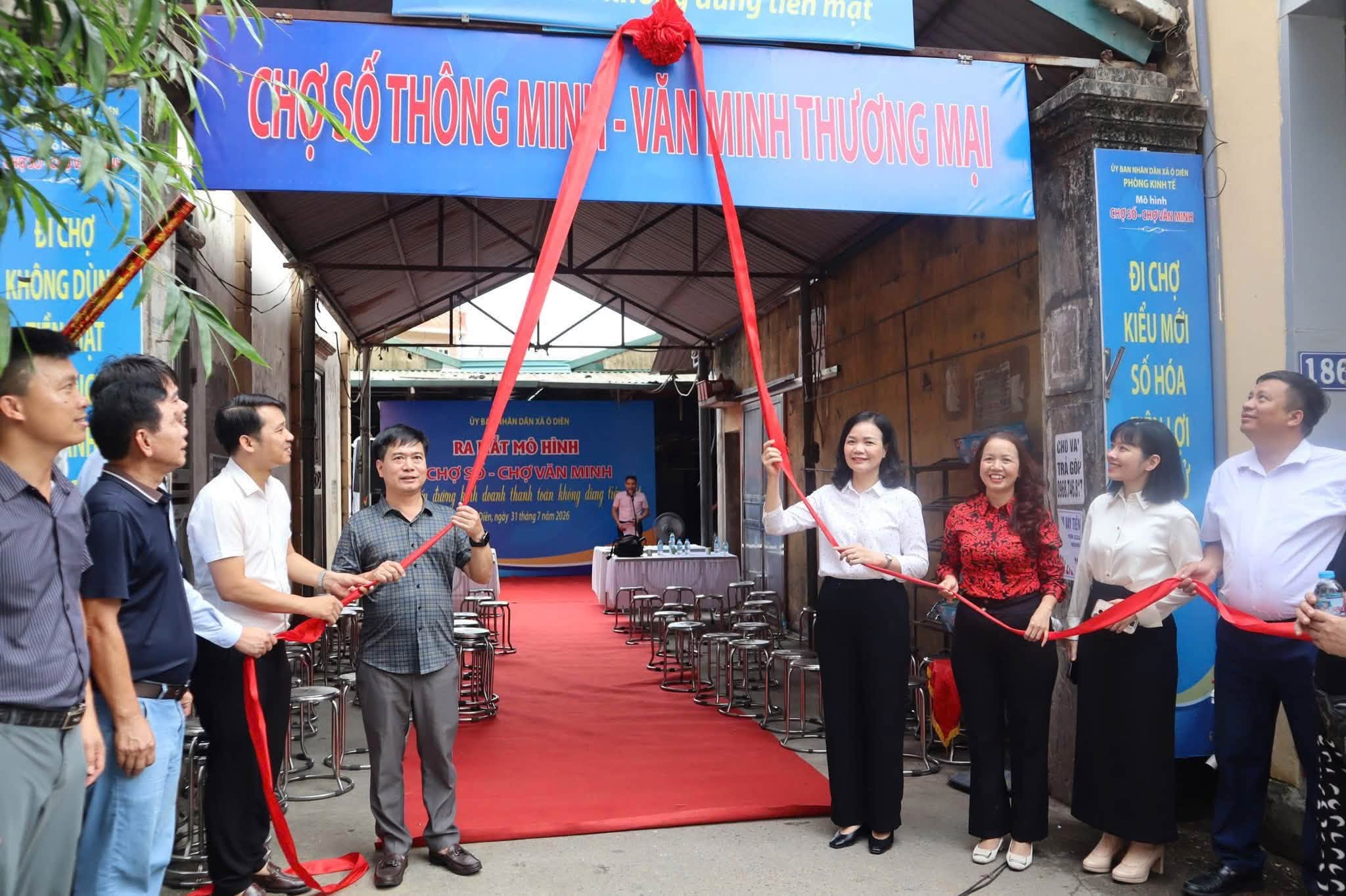 Xã Ô Diên ra mắt mô hình Chợ số thông minh và Tuyến đường thanh toán không dùng tiền mặt