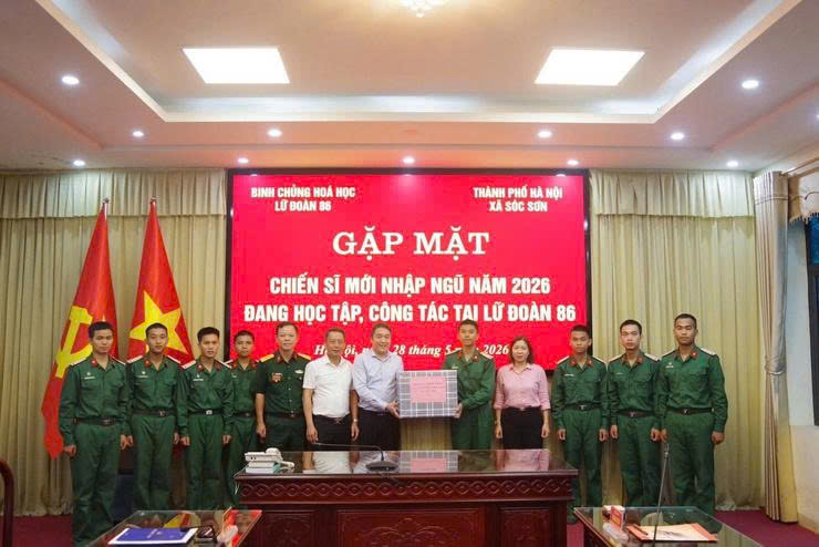 Xã Sóc Sơn động viên chiến sĩ mới đang huấn luyện tại Lữ đoàn 86/Binh chủng Hóa học