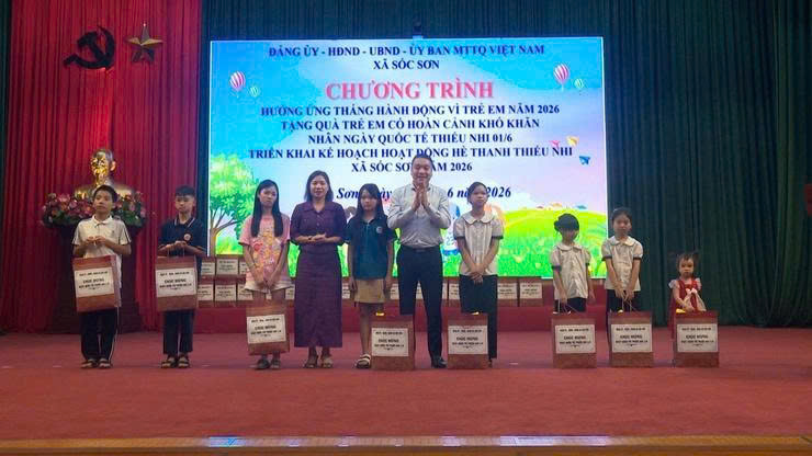 Xã Sóc Sơn chăm lo trẻ em khó khăn, trao 229 suất quà nhân dịp Quốc tế Thiếu nhi 1-6
