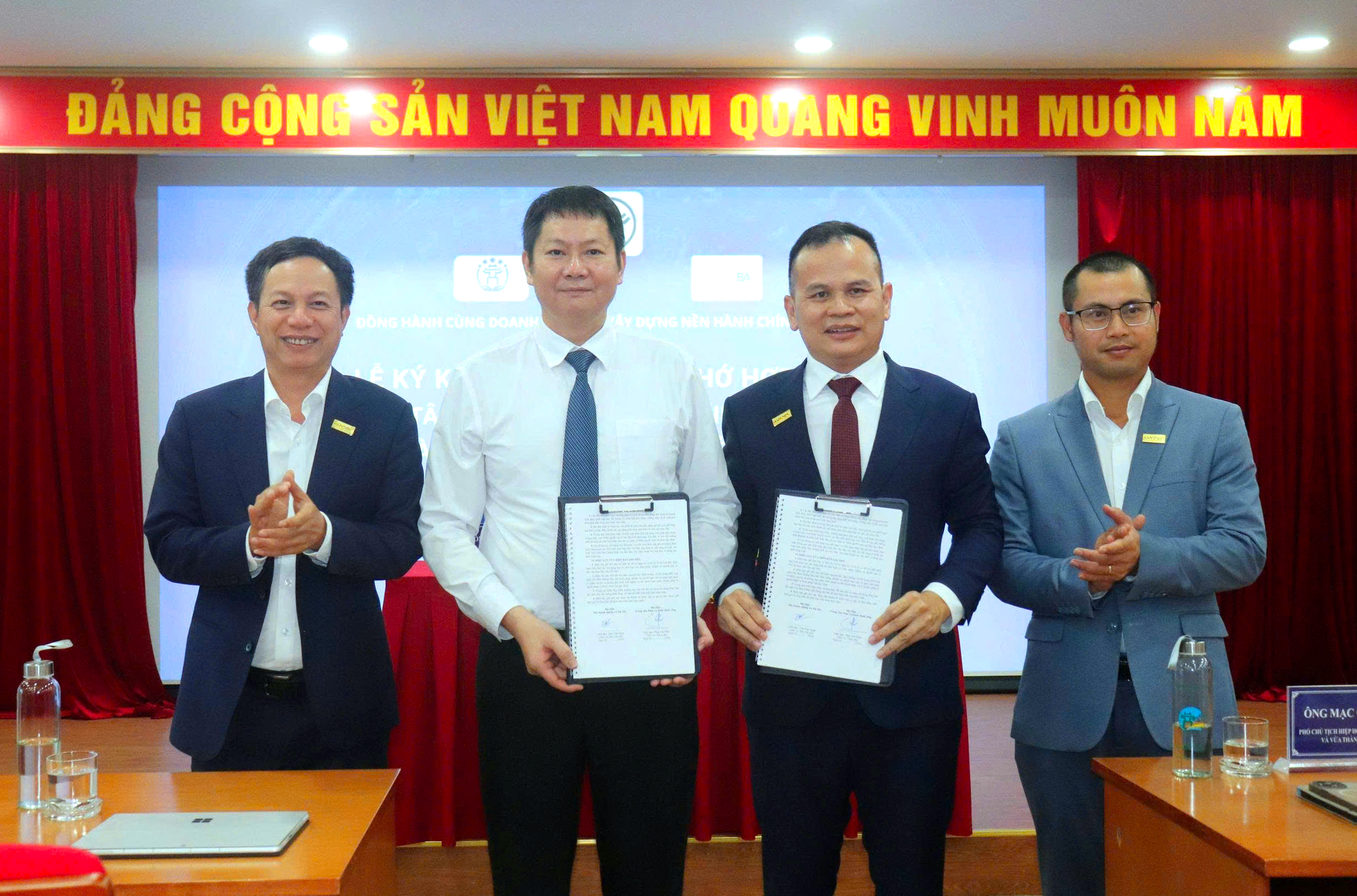 Hà Nội thúc đẩy liên kết hỗ trợ doanh nghiệp, xây dựng nền hành chính hiện đại lấy phục vụ làm trọng tâm