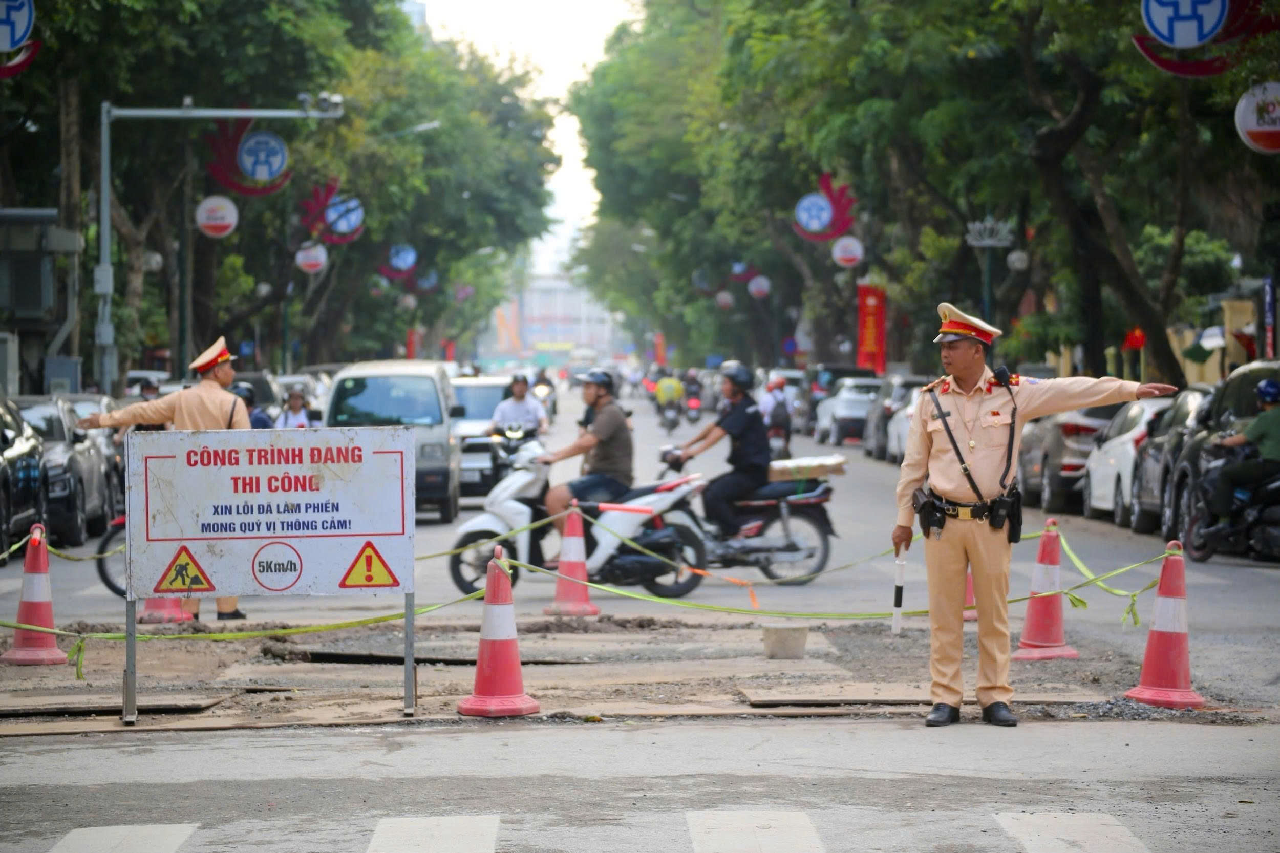 Hà Nội điều chỉnh giao thông nhiều tuyến phố trung tâm để tăng tốc thi công hệ thống chống ngập