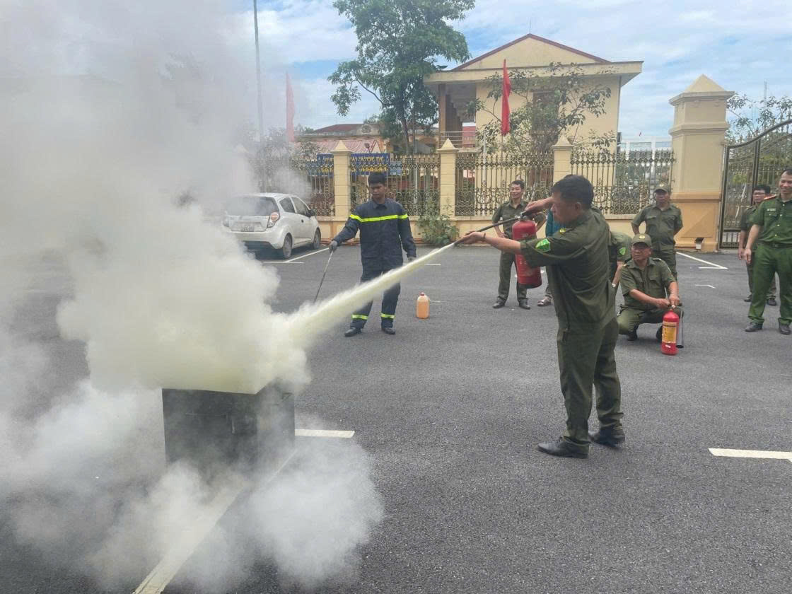 Xã Phúc Thọ nâng cao năng lực phòng cháy, chữa cháy cho lực lượng cơ sở qua lớp tập huấn quy mô lớn