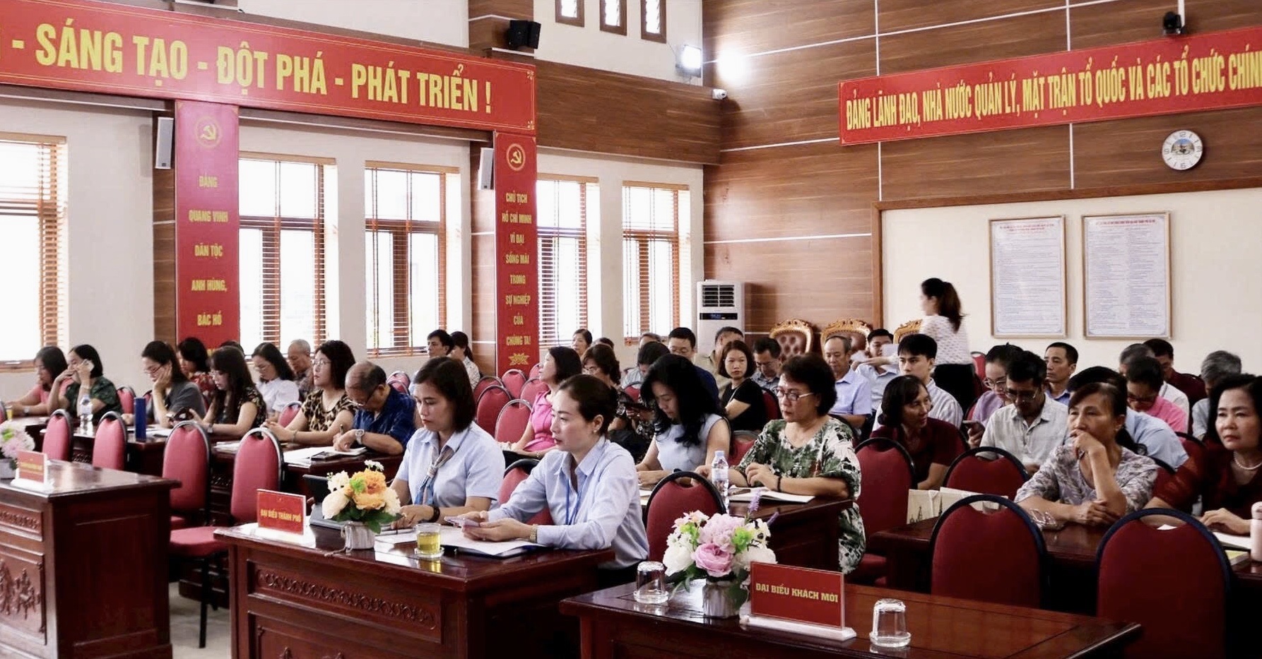 Phường Phú Thượng đồng thời tháo gỡ vướng mắc thủ tục hành chính, tăng tốc chuẩn hóa dữ liệu đất đai