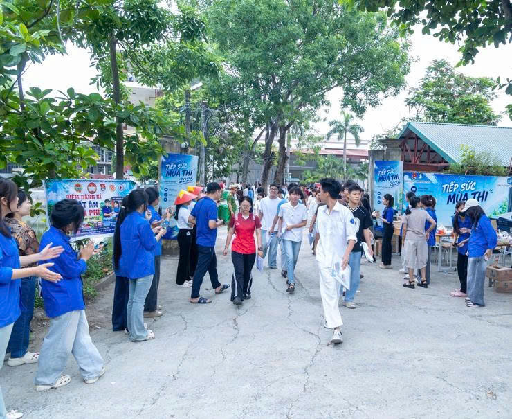 455 thí sinh tại điểm thi Trường THPT Trần Đăng Ninh, xã Ứng Thiên hoàn thành ngày thi đầu tiên an toàn, nghiêm túc 