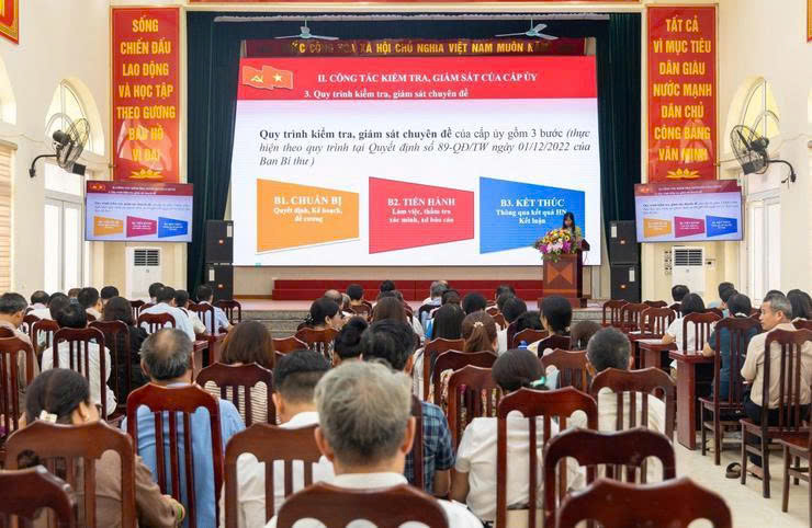 Đảng ủy xã Ứng Thiên bồi dưỡng nghiệp vụ kiểm tra, giám sát, nâng cao chất lượng xây dựng Đảng ở cơ sở