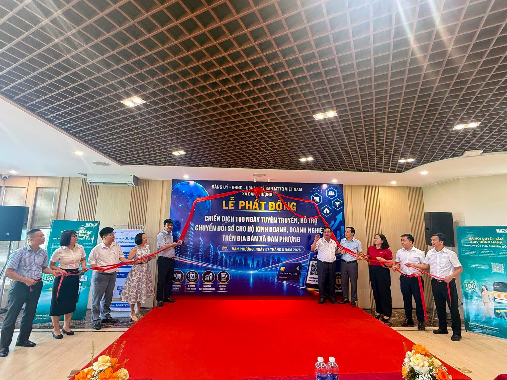 Xã Đan Phượng đưa chuyển đổi số từ từng thôn đến từng hộ kinh doanh