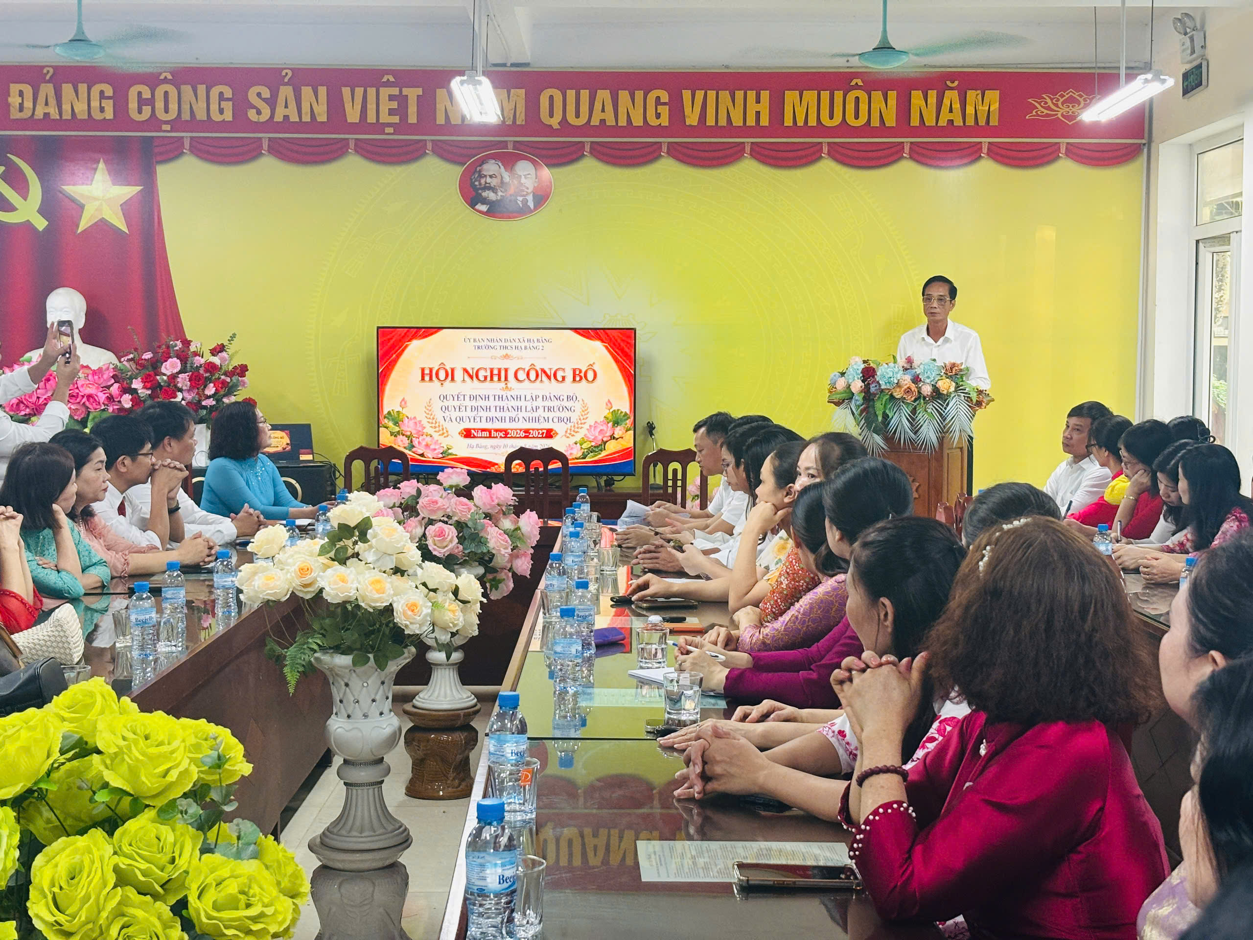 Xã Hạ Bằng kiện toàn tổ chức, nhân sự hai trường học sau sắp xếp, sẵn sàng cho năm học mới
