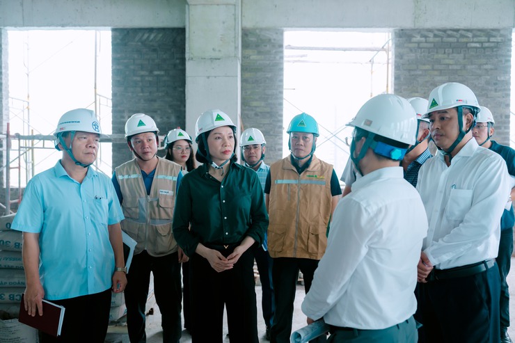 Phó Chủ tịch UBND Thành phố Vũ Thu Hà kiểm tra tiến độ dự án xây dựng Bệnh viện Tim Hà Nội cơ sở 2, quyết tâm vận hành trong tháng 10