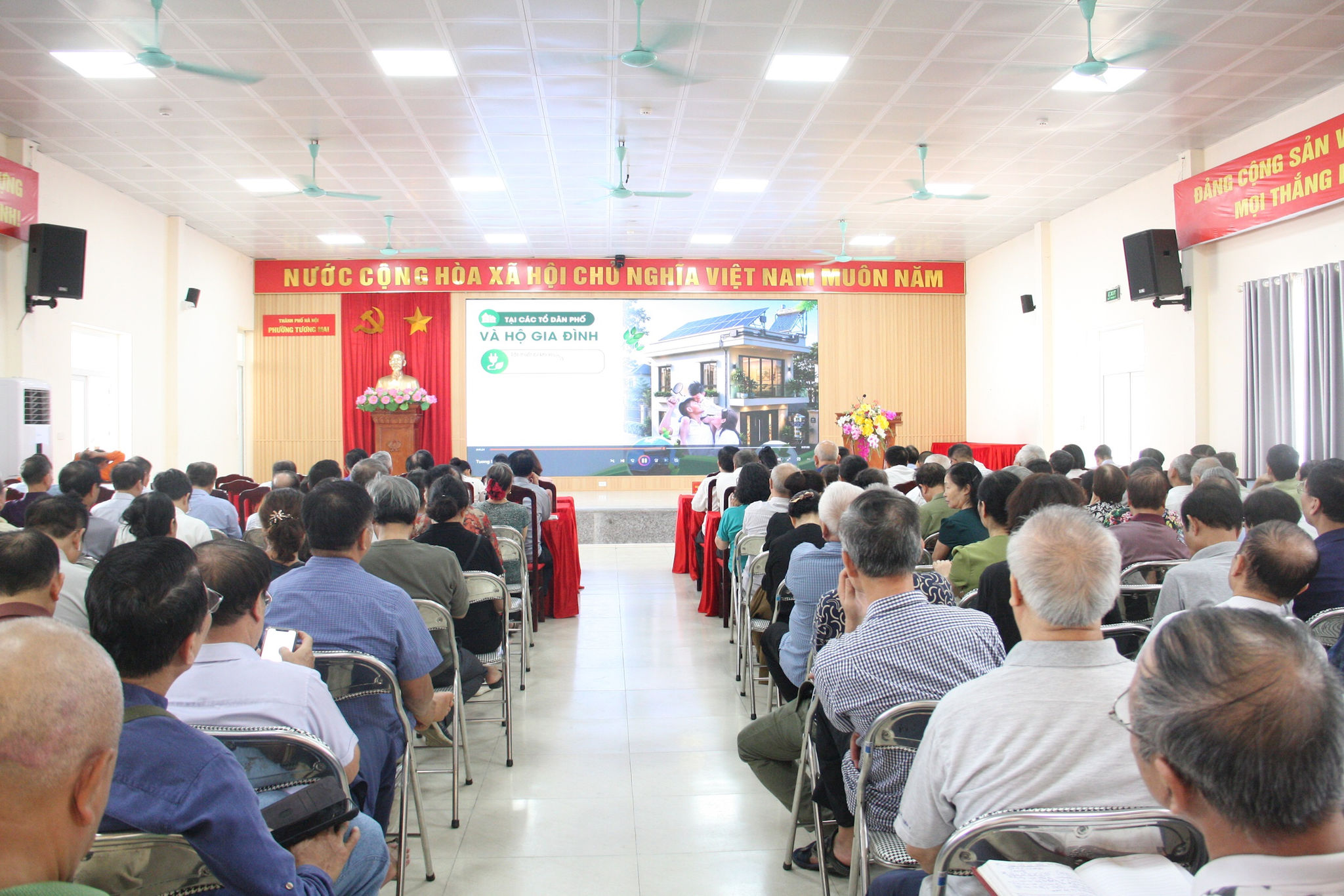 Phường Tương Mai đưa tiết kiệm điện thành hành động thường xuyên từ từng khu dân cư