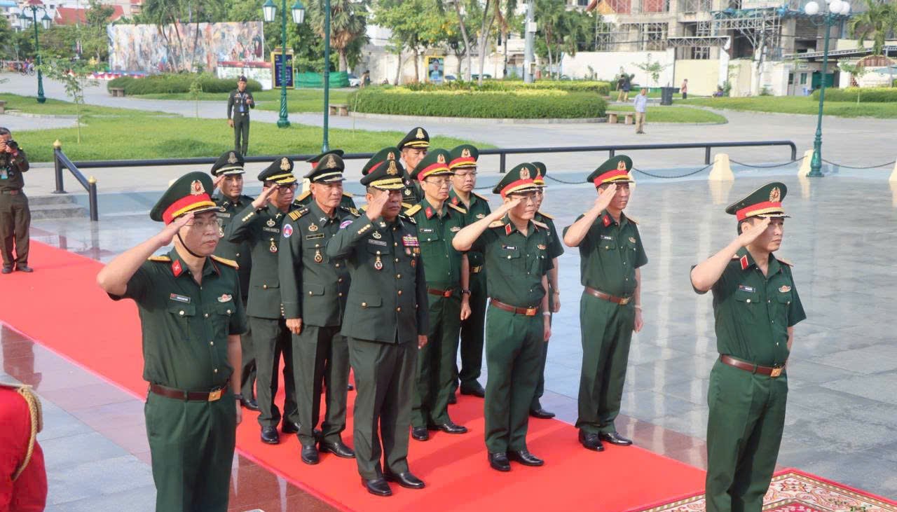 Bộ Tư lệnh Thủ đô Hà Nội tăng cường hợp tác quốc phòng với Quân đội Hoàng gia Campuchia