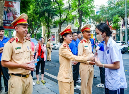 Hà Nội chủ động phân luồng giao thông, bảo đảm thông suốt tại các điểm thi