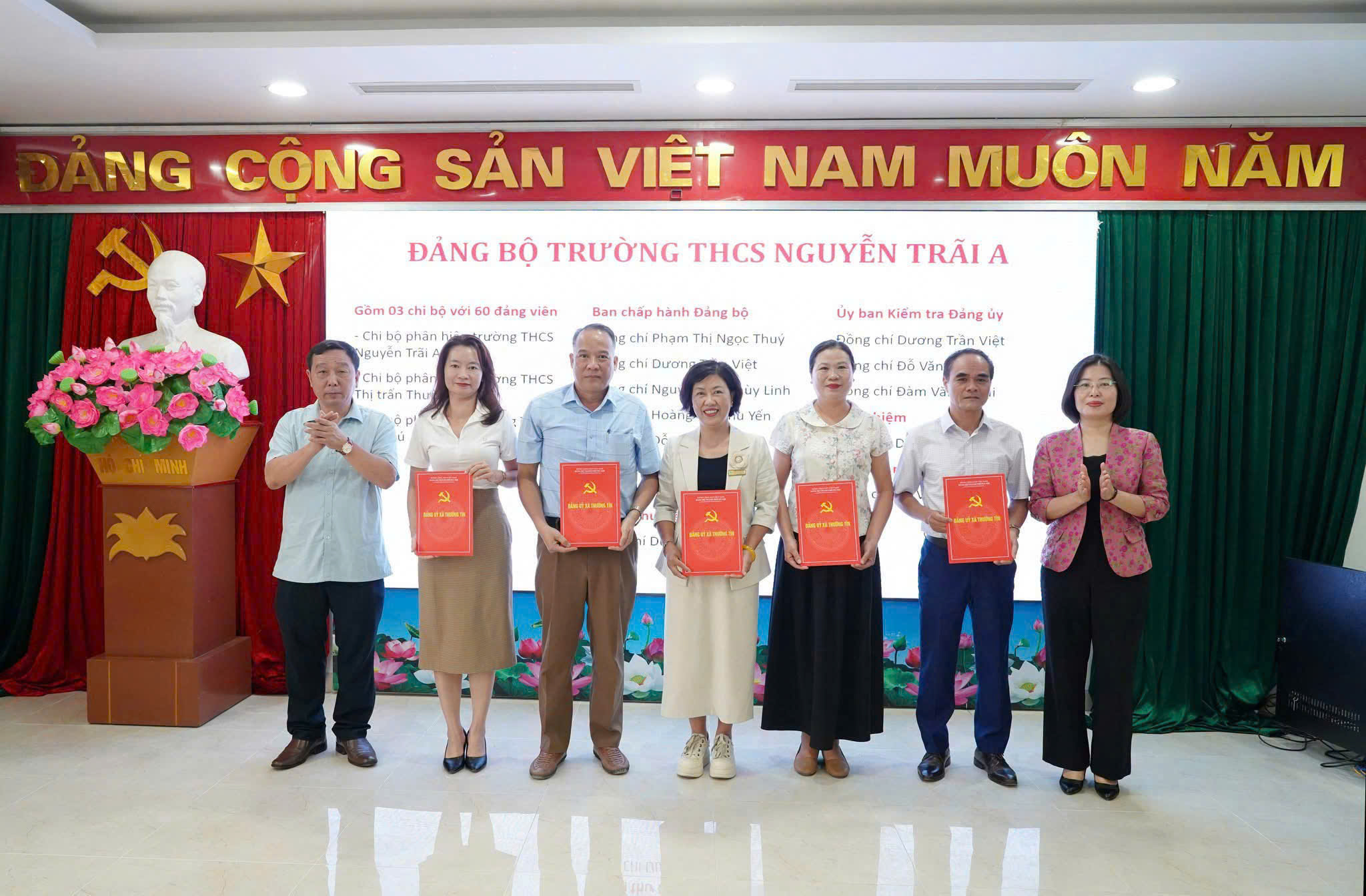 Đảng ủy xã Thường Tín công bố Quyết định thành lập 11 Đảng bộ trường học sau sắp xếp