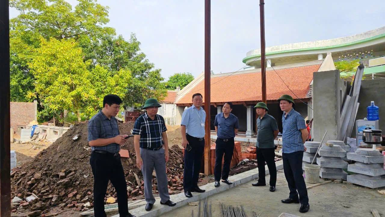 Phường Phúc Lợi kiểm tra thực địa, thúc tiến độ các công trình trọng điểm trên địa bàn