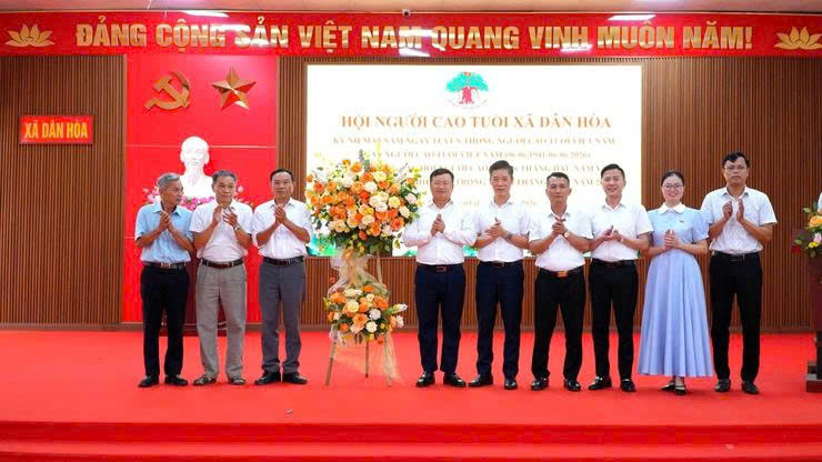 Xã Dân Hòa phát huy “Tuổi cao - Gương sáng”, khơi dậy vai trò người cao tuổi trong chuyển đổi số