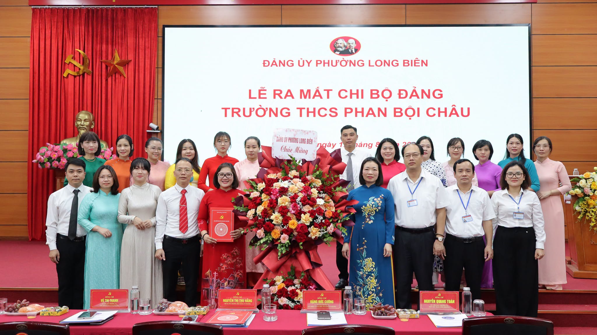 Phường Long Biên kiện toàn tổ chức Đảng trong trường học, thành lập Chi bộ Trường THCS Phan Bội Châu
