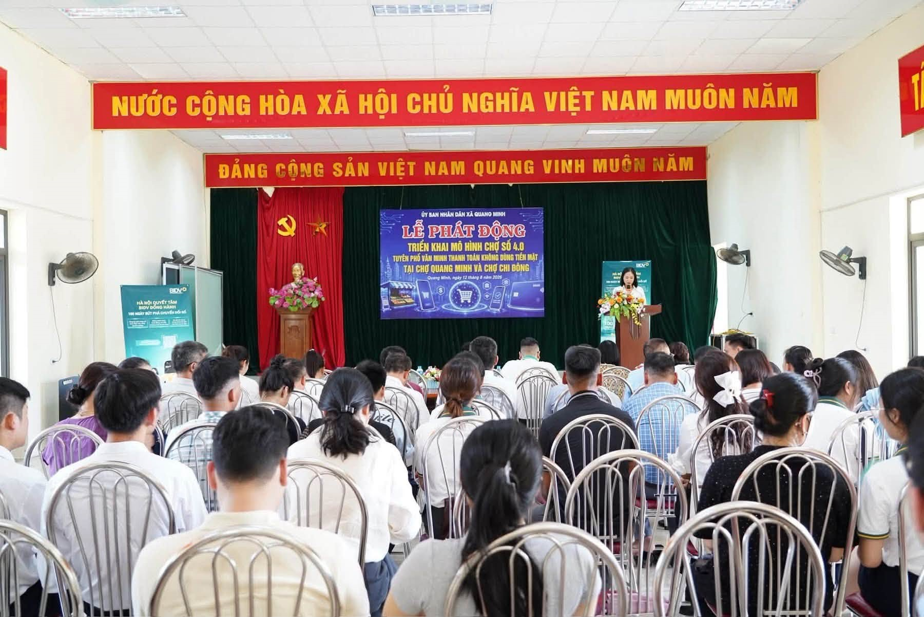“Tuyến đường số”, “Chợ số” - Bước chuyển trong thanh toán không dùng tiền mặt ở xã Quang Minh