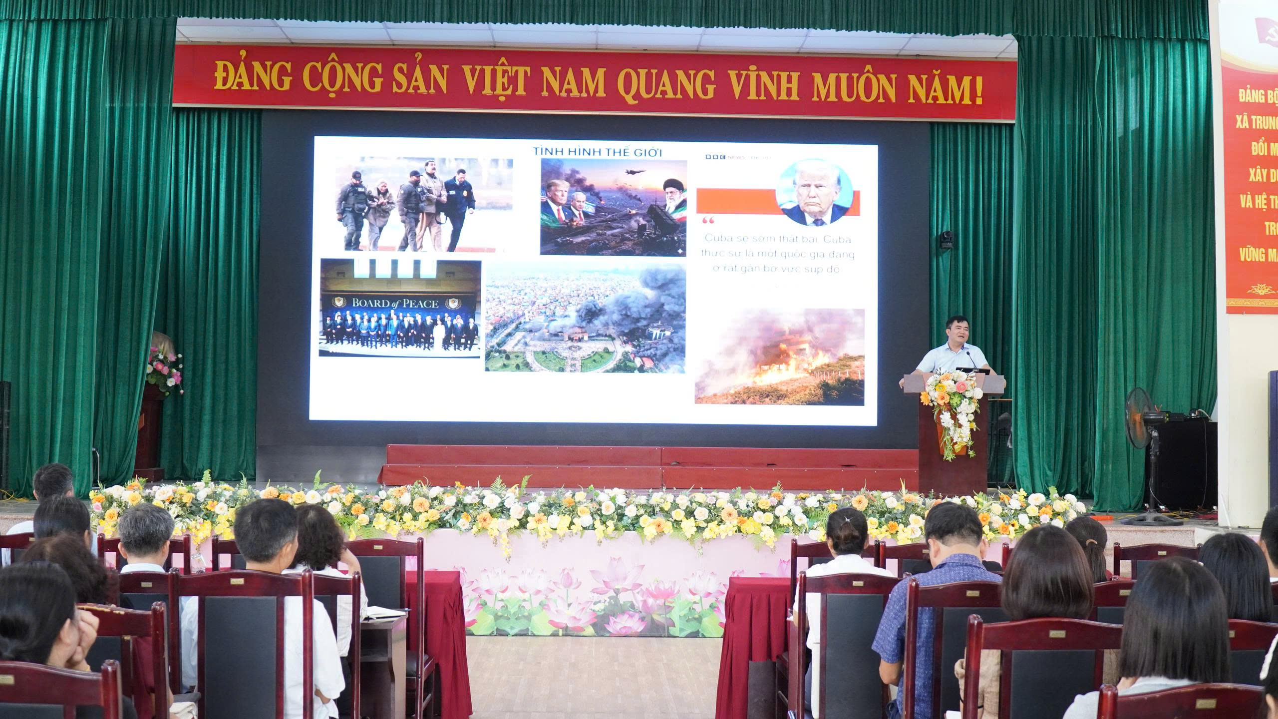 Xã Trung Giã bồi dưỡng chính trị hè cho đội ngũ cán bộ chủ chốt các trường học