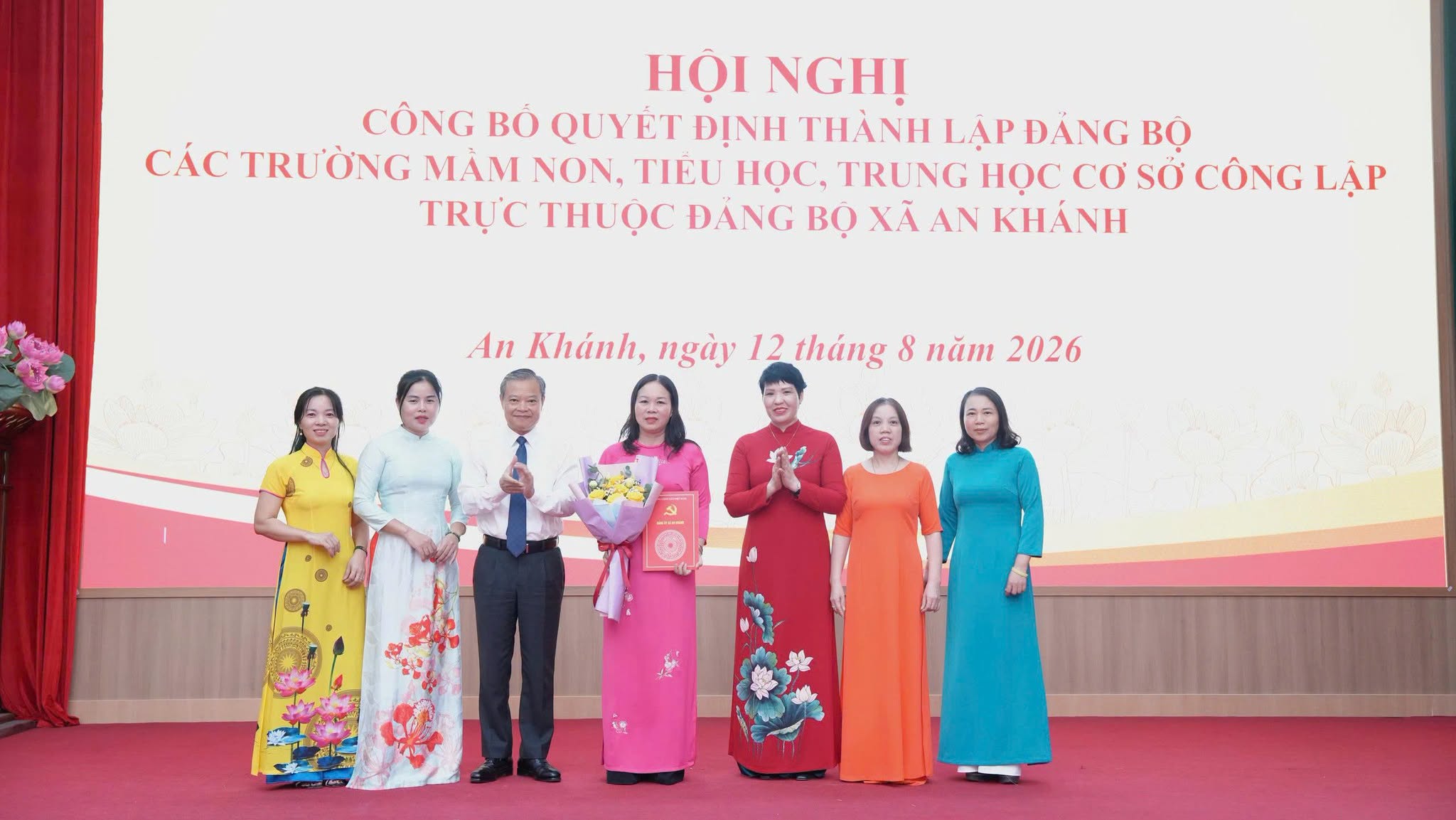 Xã An Khánh kiện toàn tổ chức Đảng trong trường học, thành lập 11 Đảng bộ trực thuộc