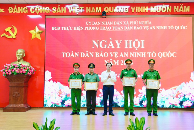 Xã Phú Nghĩa phát huy sức mạnh toàn dân, chuyển mạnh từ xử lý vụ việc sang quản trị nguy cơ an ninh