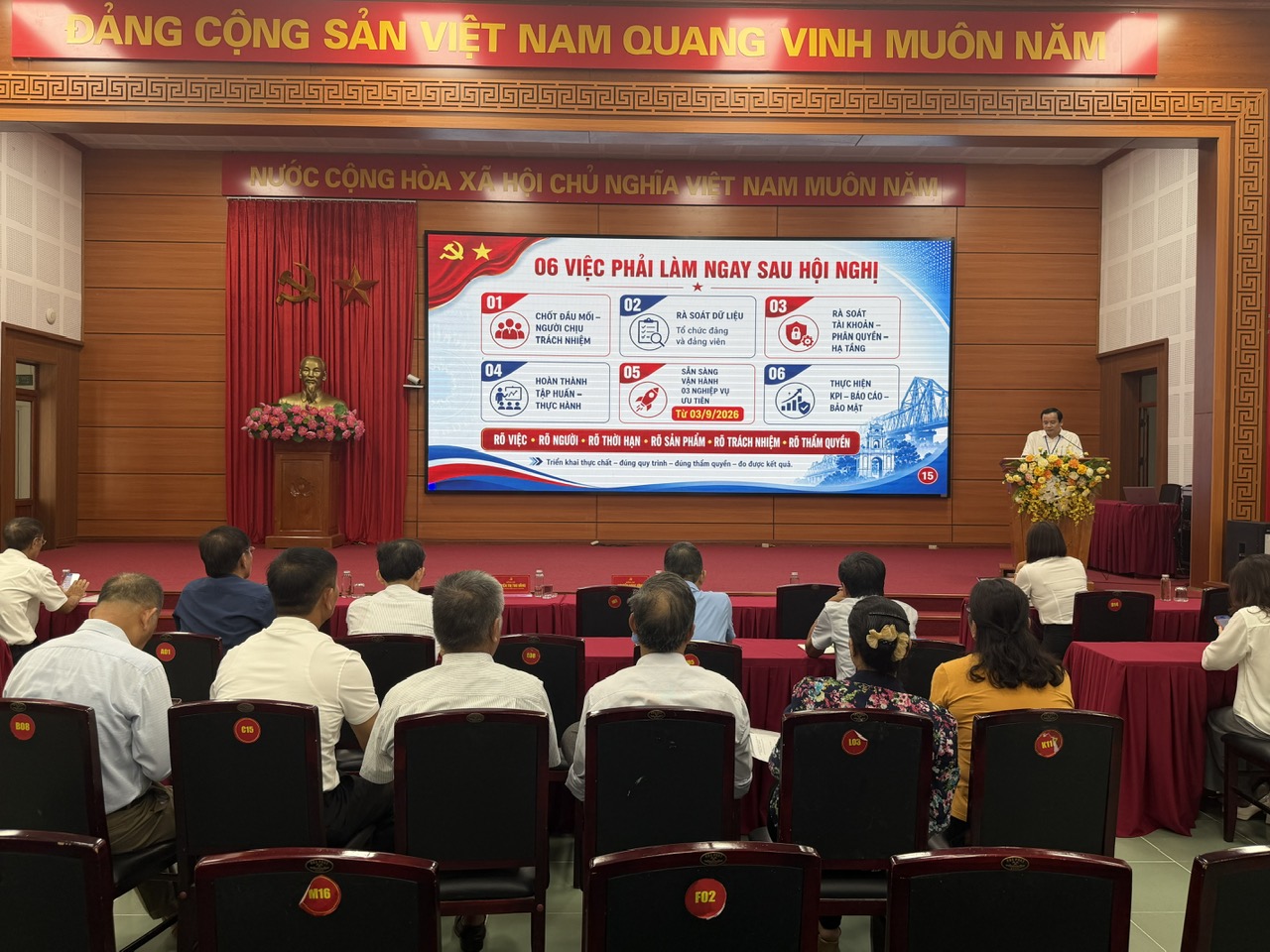 Đảng ủy phường Long Biên: Đẩy mạnh ứng dụng “Sổ tay đảng viên điện tử” và triển khai 04 thủ tục hành chính của Đảng trên môi trường điện tử