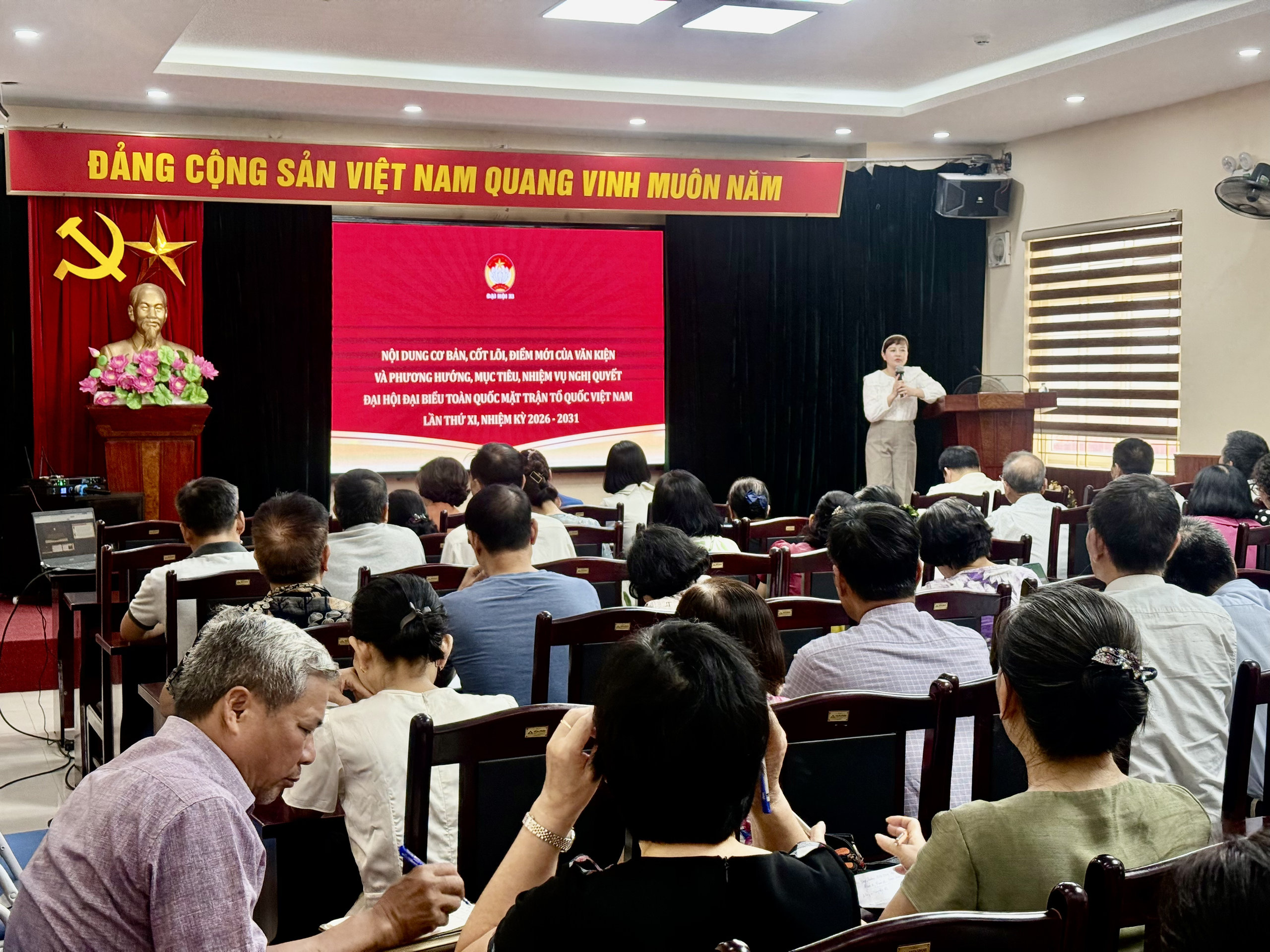 Phường Vĩnh Tuy nâng cao năng lực cán bộ Mặt trận, đưa công nghệ và AI vào hoạt động từ cơ sở