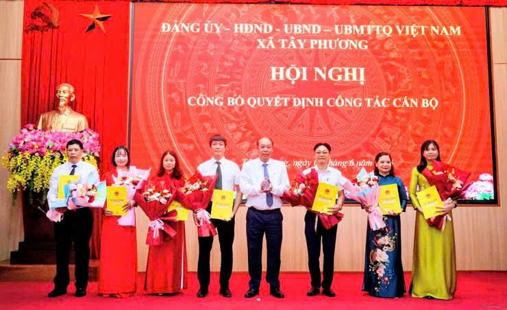 Xã Tây Phương kiện toàn đội ngũ lãnh đạo, quản lý tại trường học và cơ quan chuyên môn