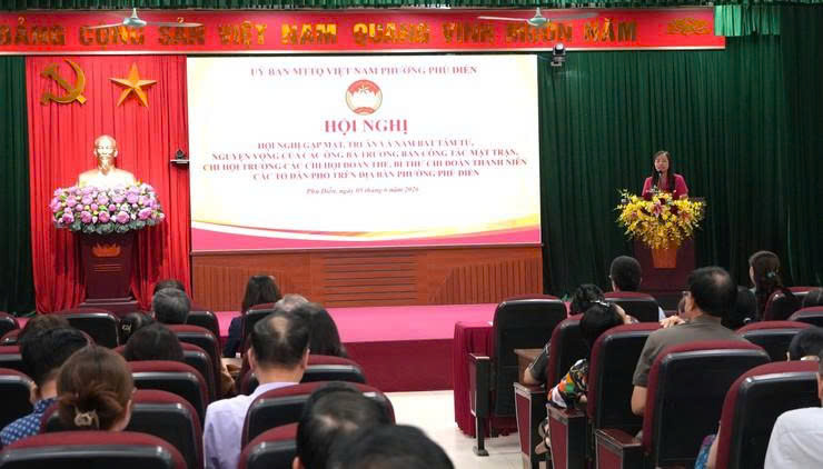 Phường Phú Diễn giữ mạch đoàn kết từ cơ sở trong quá trình sắp xếp tổ dân phố