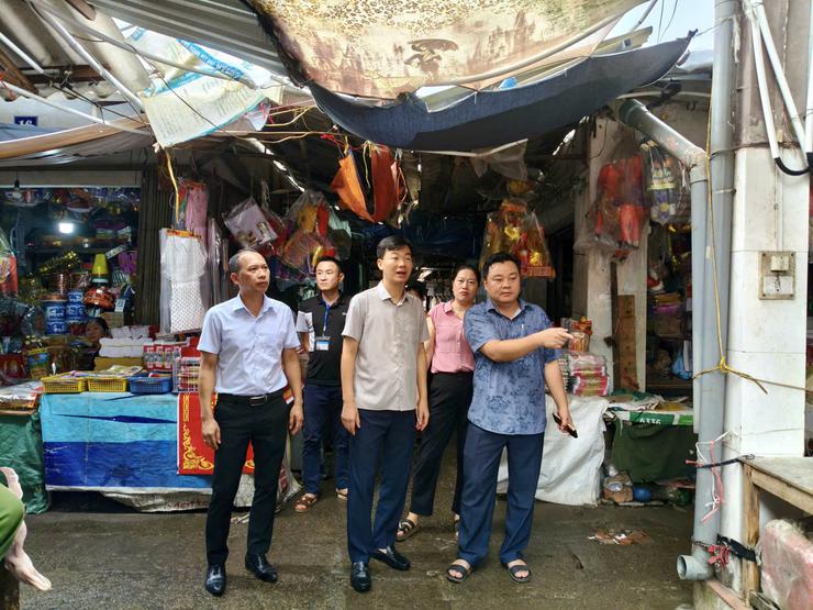 Phường Tùng Thiện xử lý lấn chiếm và nguy cơ mất an toàn phòng cháy, chữa cháy tại chợ Xuân Khanh