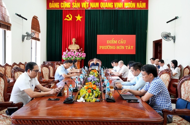 Phường Sơn Tây tăng tốc chuyển đổi số, đưa công nghệ vào quản trị và phục vụ nhân dân