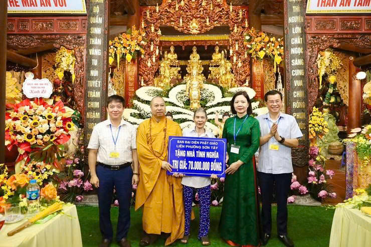 Lan tỏa tinh thần từ bi, sẻ chia trong mùa Phật đản