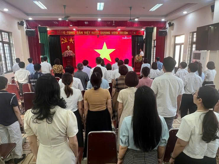 Phường Tây Mỗ lan tỏa tinh thần trách nhiệm, xây dựng tác phong công vụ chuyên nghiệp từ lễ chào cờ