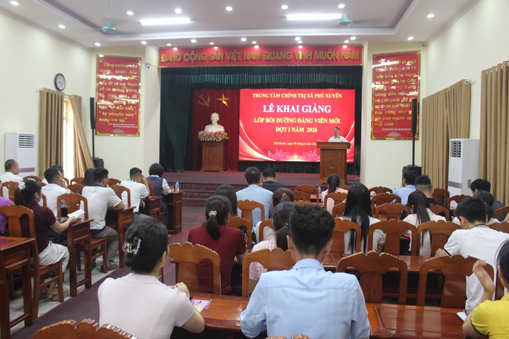Bồi dưỡng lý luận chính trị cho đảng viên mới, củng cố kiến thức lý luận chính trị, nâng cao bản lĩnh, trách nhiệm