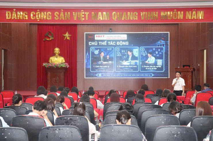 Xã Phú Xuyên trang bị kỹ năng số, ứng dụng AI cho đội ngũ cán bộ, công chức, viên chức