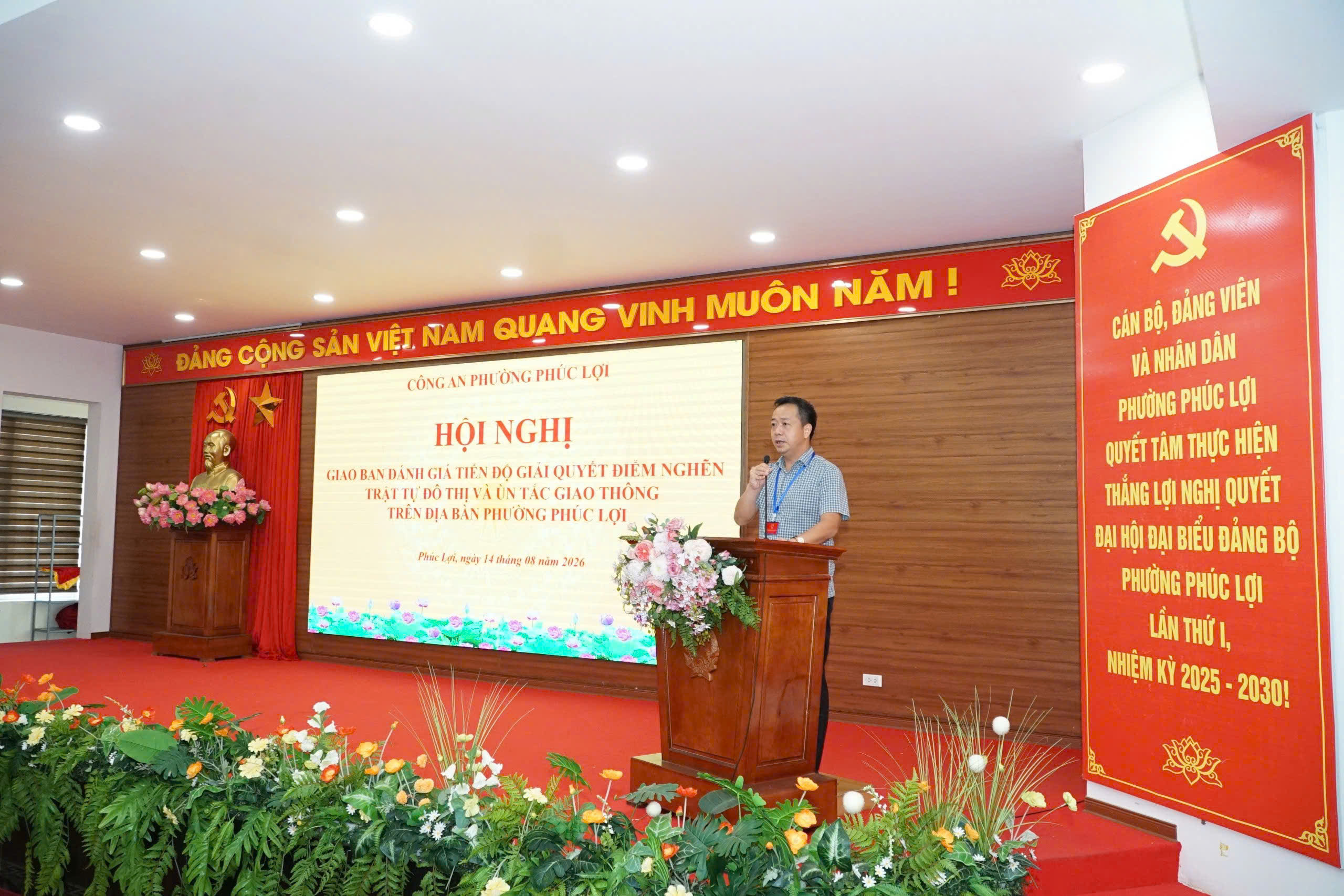 Phường Phúc Lợi quyết liệt giải quyết các “điểm nghẽn” về trật tự đô thị, ùn tắc giao thông trên địa bàn