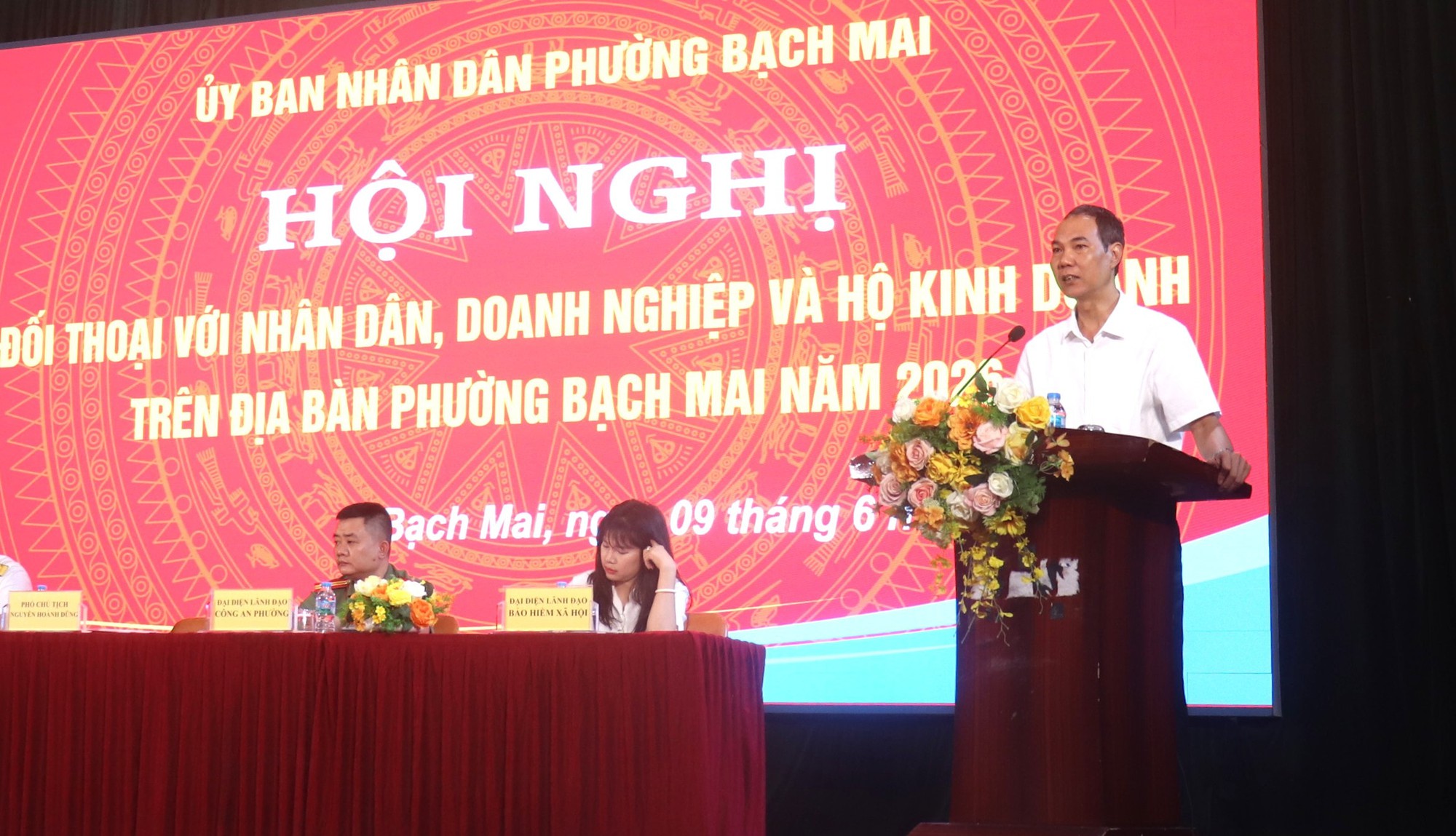 Phường Bạch Mai đối thoại trực tiếp, tháo gỡ vướng mắc cho người dân và doanh nghiệp