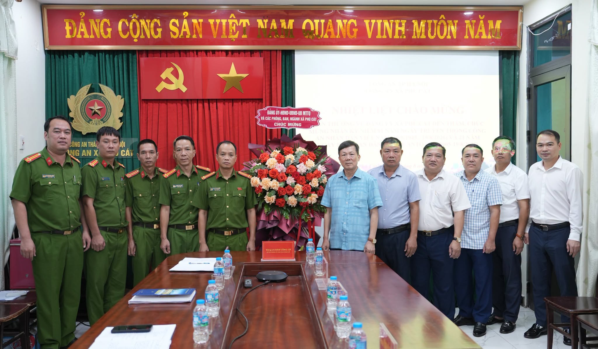 Xã Phú Cát động viên lực lượng Công an tiếp tục bám cơ sở, giữ vững bình yên địa bàn