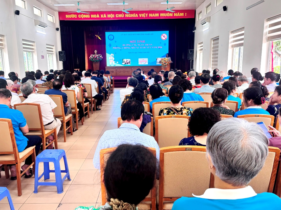 Phường Nghĩa Đô ra quân phòng, chống sốt xuất huyết, chủ động chặn nguy cơ dịch từ cơ sở