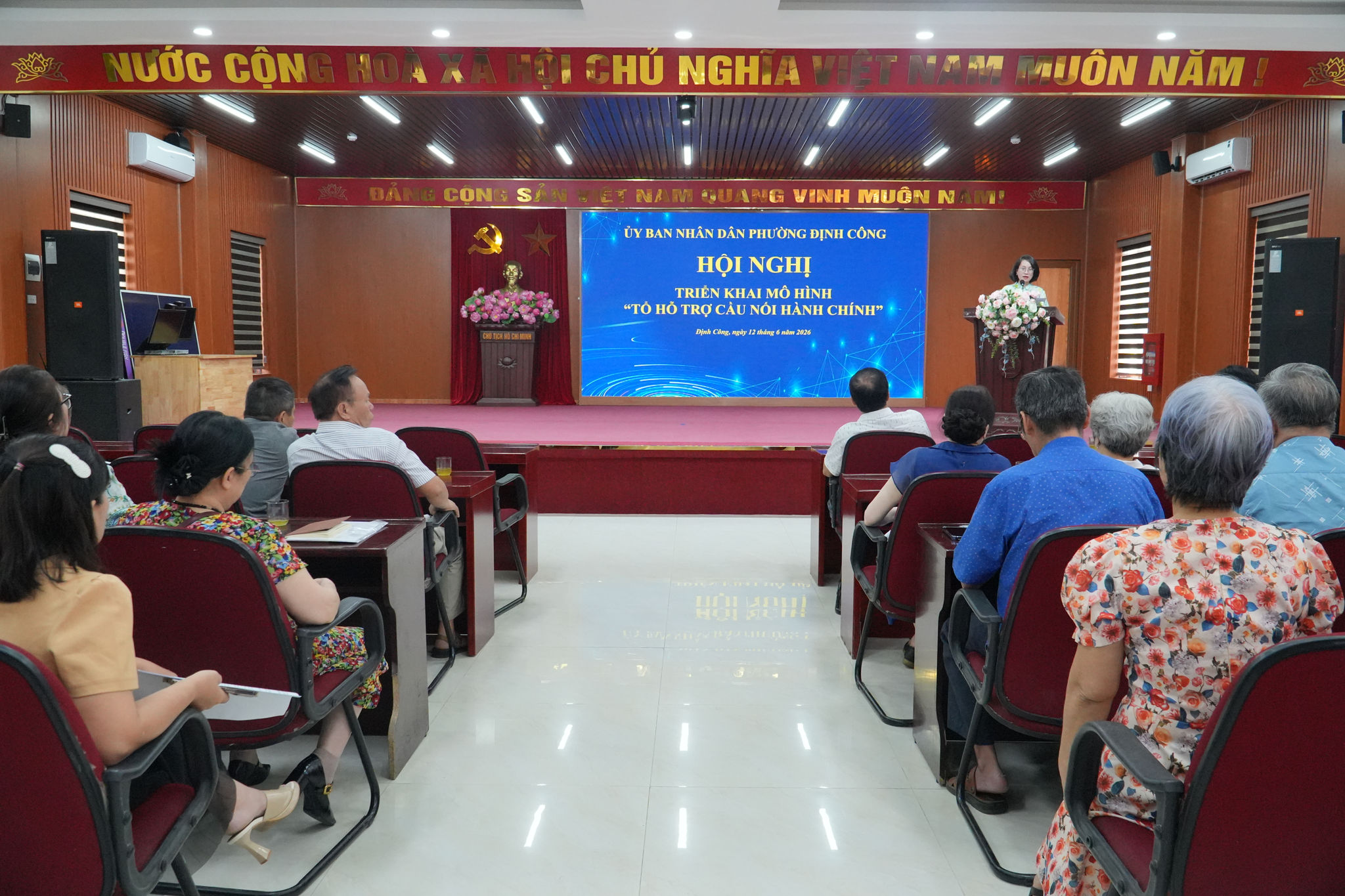 Phường Định Công đưa dịch vụ hành chính đến gần dân với mô hình “Cầu nối hành chính”