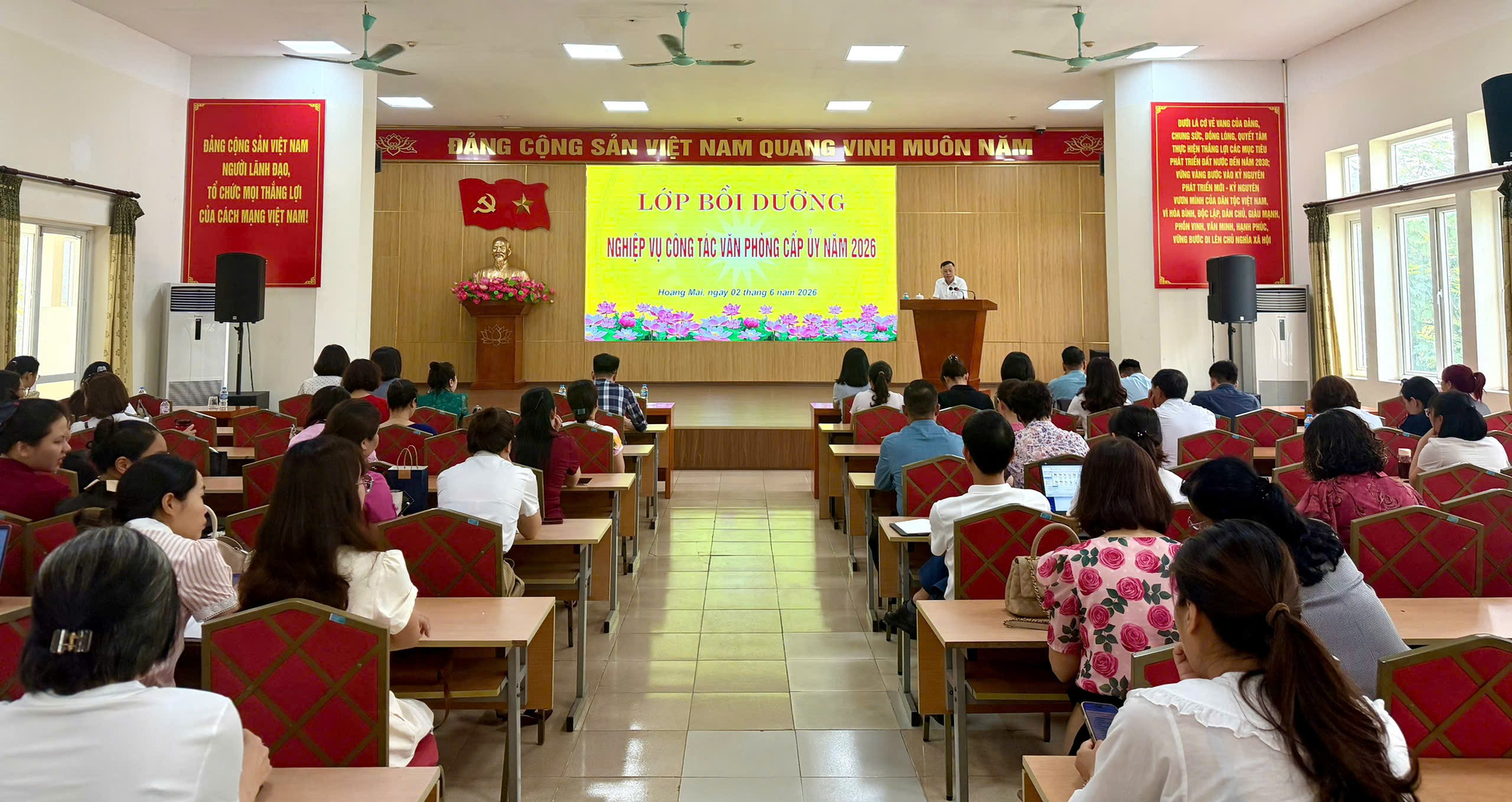Nâng chất lượng tham mưu, chuẩn hóa nghiệp vụ văn phòng cấp ủy trên môi trường số