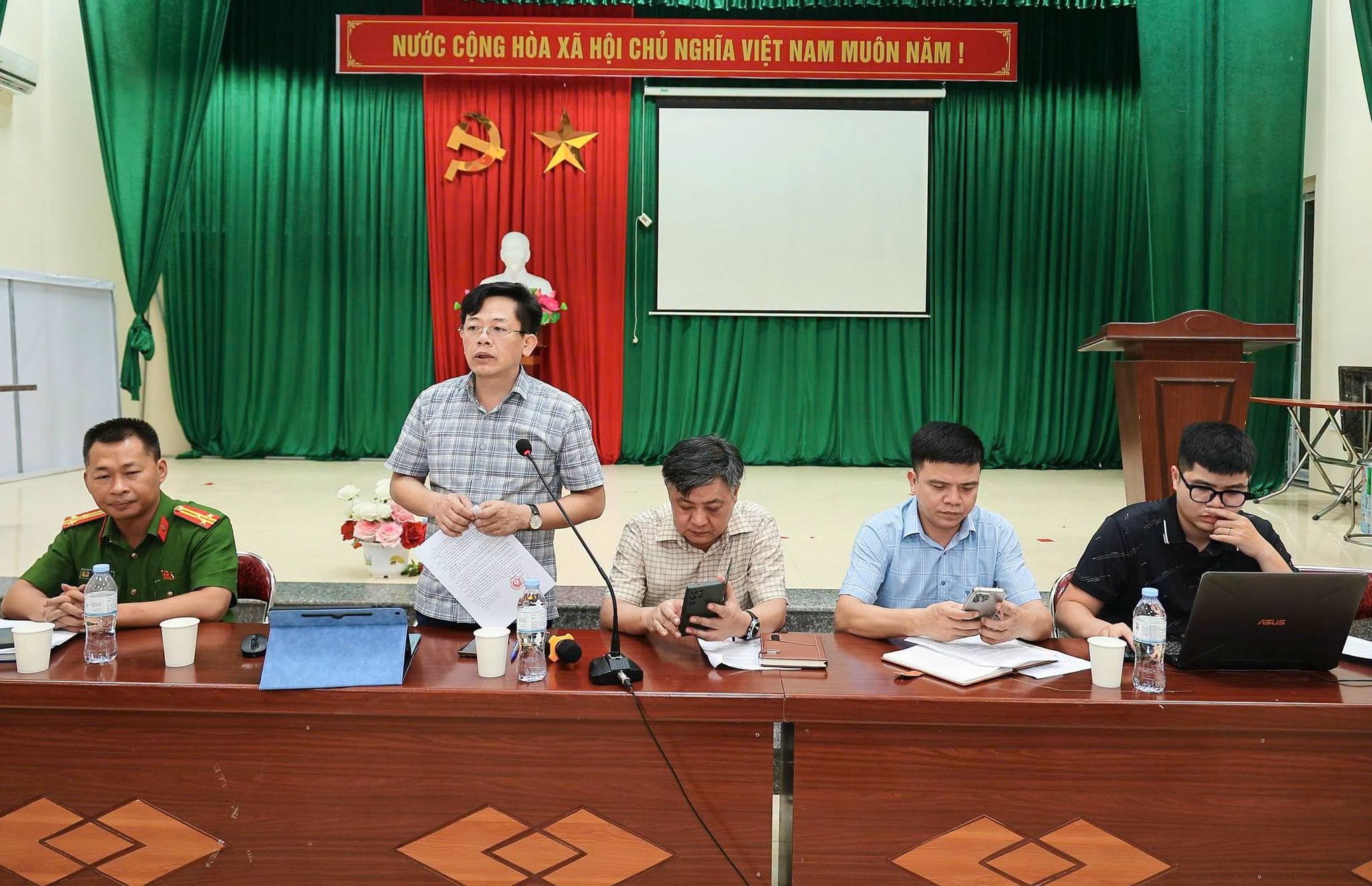 Xã Ứng Thiên kiểm điểm tiến độ chiến dịch 45 ngày làm giàu làm sạch dữ liệu đất đai
