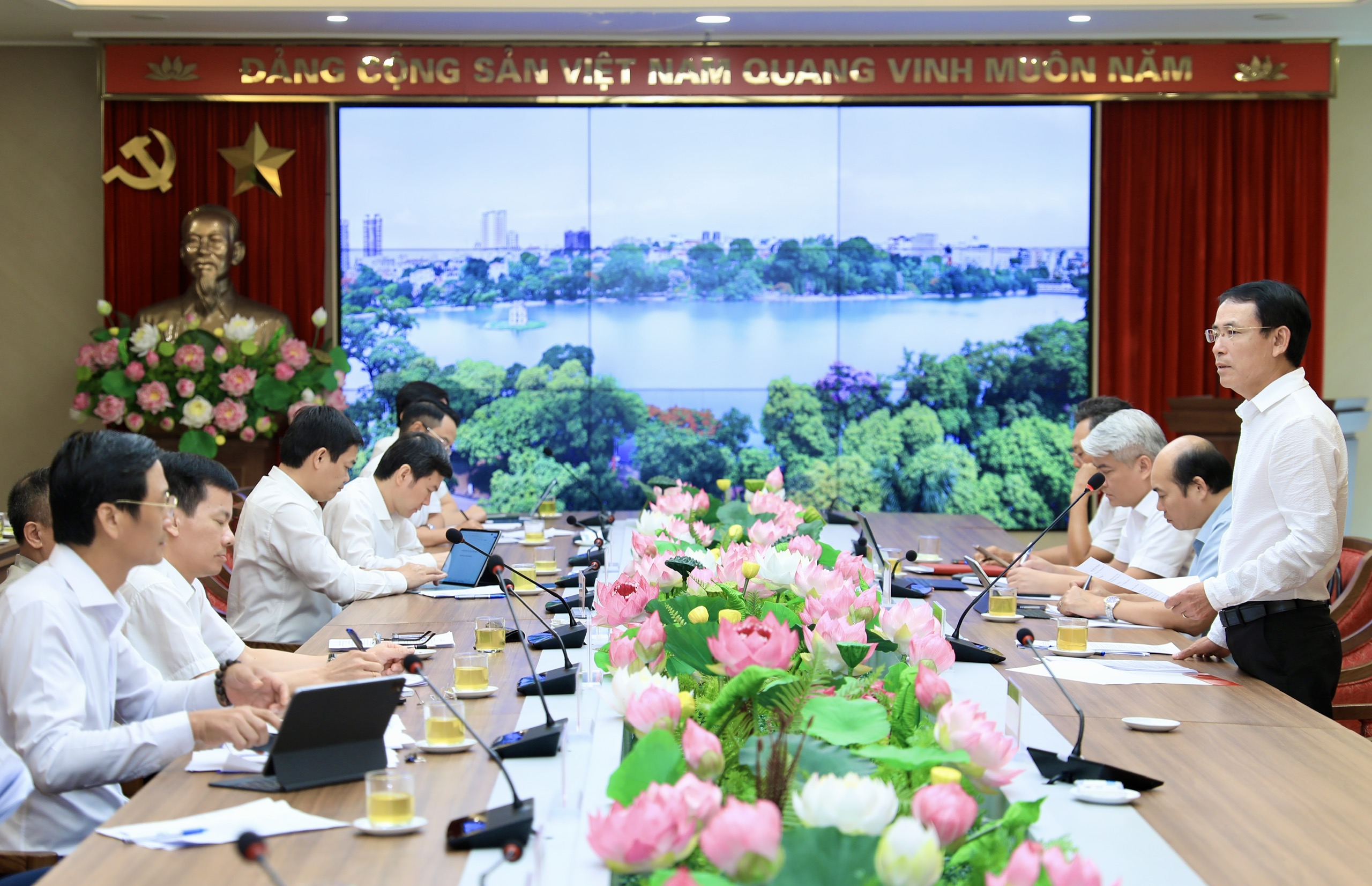 Đẩy nhanh tiến độ các dự án xử lý rác, chấm dứt tình trạng đổ trộm chất thải