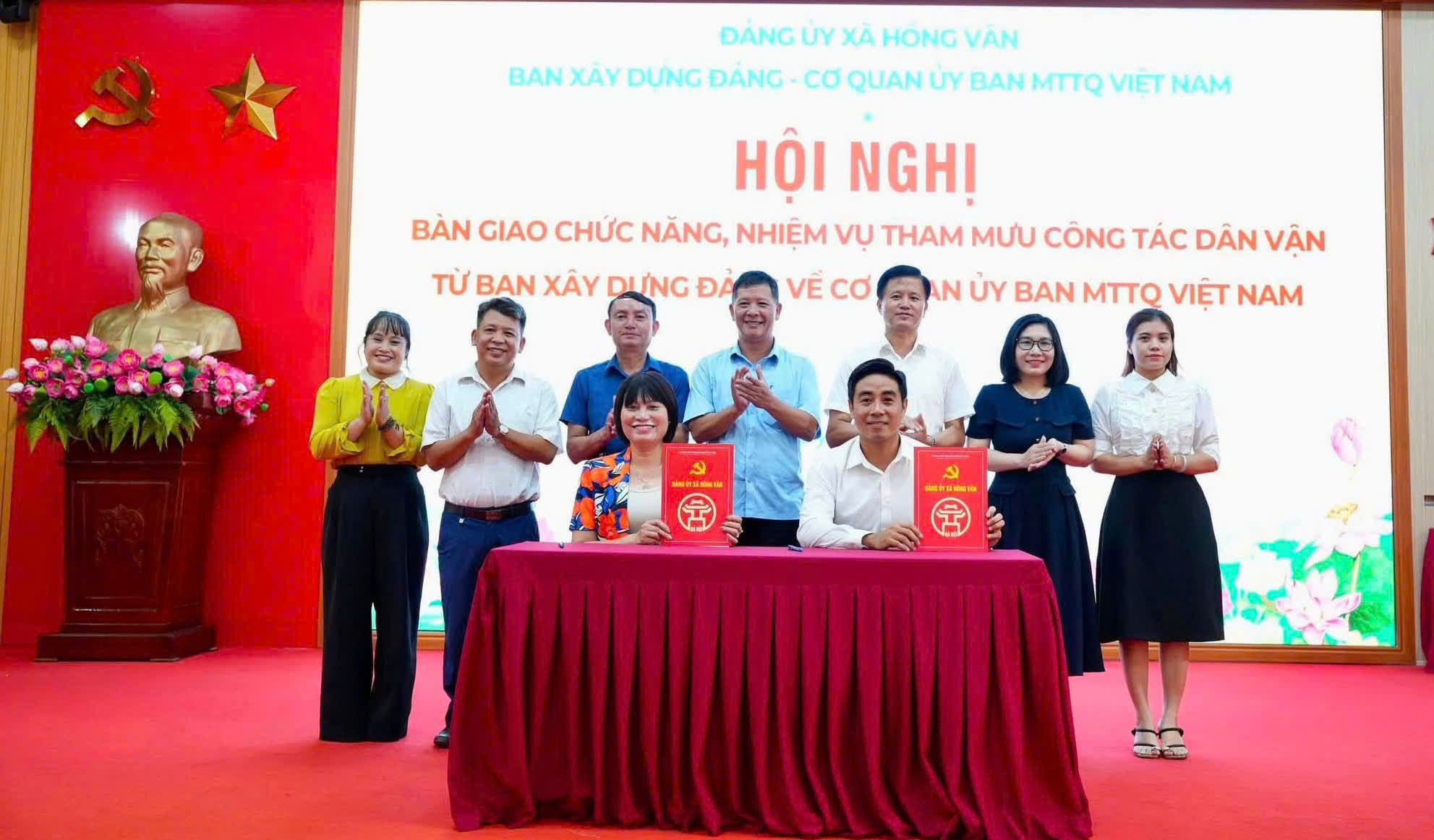 Xã Hồng Vân bàn giao nhiệm vụ tham mưu công tác dân vận, tăng cường hướng về cơ sở