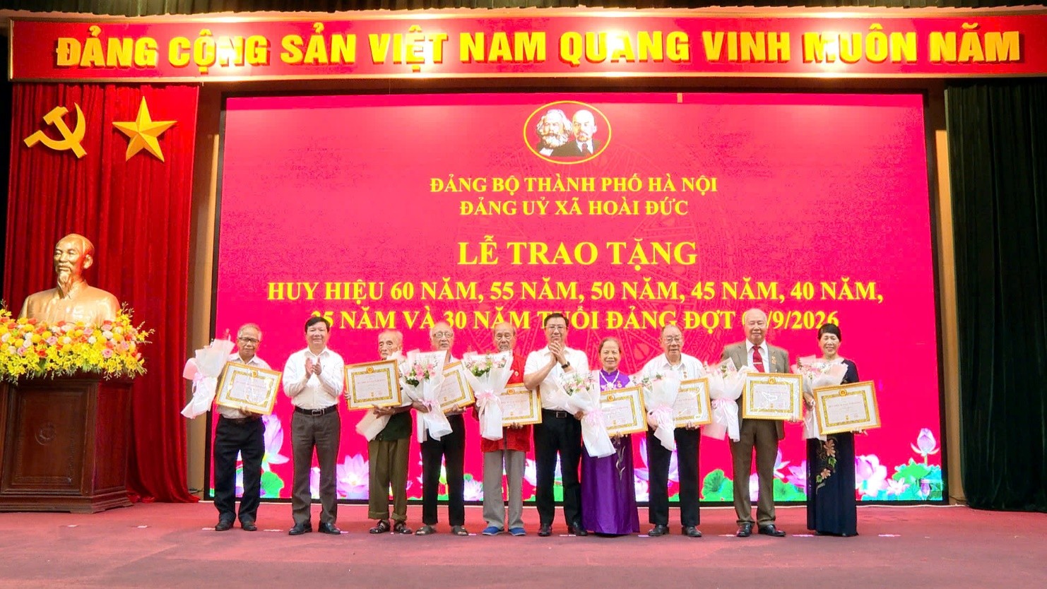Đảng ủy xã Hoài Đức tổ chức Lễ trao Huy hiệu Đảng đợt 02-9-2026