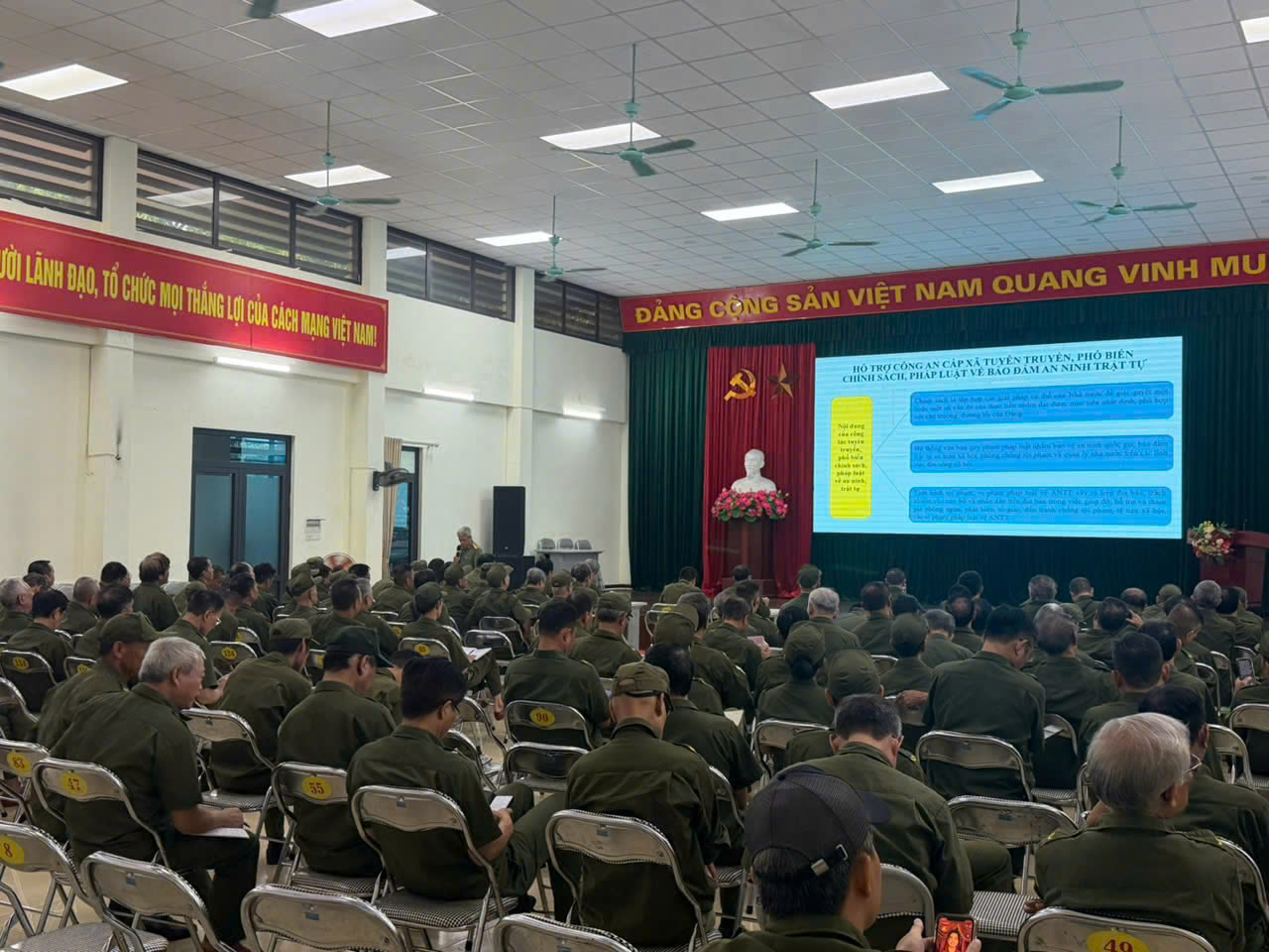 Phổ biến kiến thức, kỹ năng phòng cháy, chữa cháy cho lực lượng an ninh trật tự cơ sở và người dân phường Phương Liệt