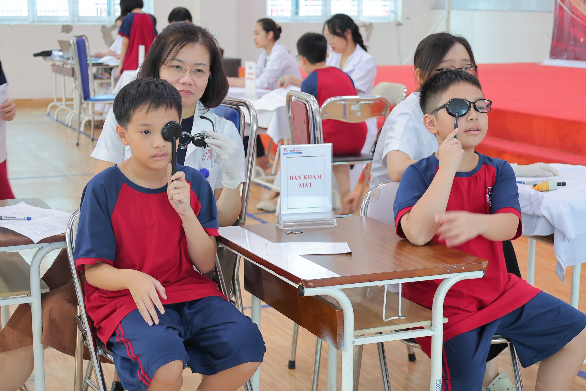 Phường Nghĩa Đô triển khai khám sàng lọc sức khỏe cho khoảng 6.000 học sinh