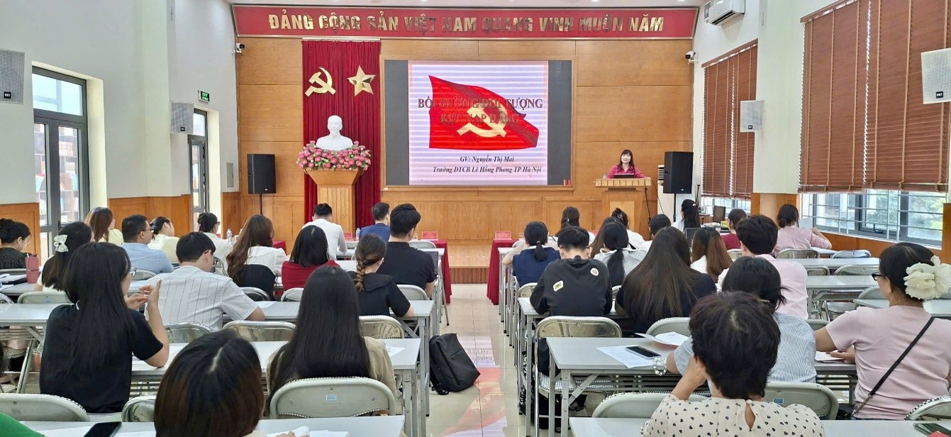 Bồi dưỡng nhận thức về Đảng cho 71 quần chúng ưu tú, tạo nguồn phát triển đảng viên từ cơ sở
