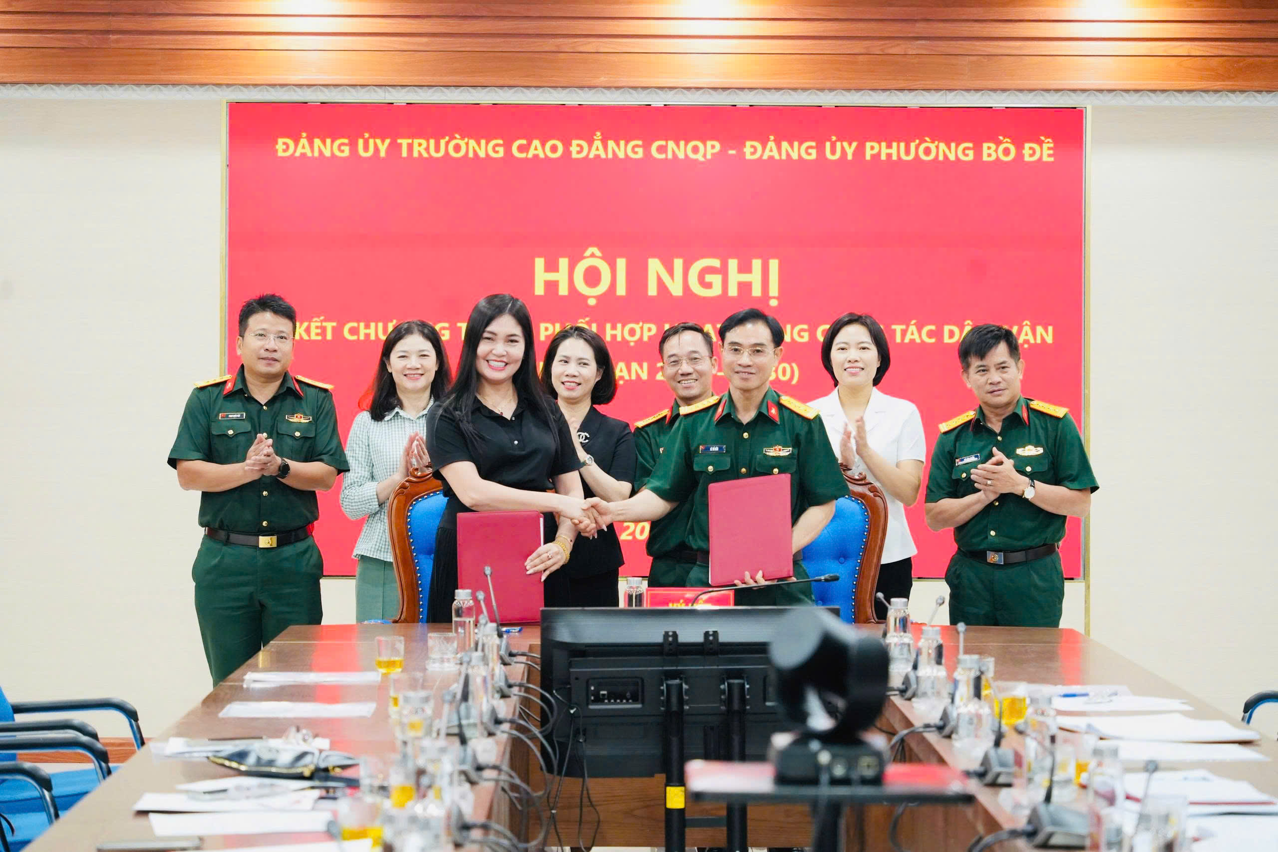 Phường Bồ Đề tăng cường gắn kết quân - dân với Trường Cao đẳng Công nghiệp Quốc phòng